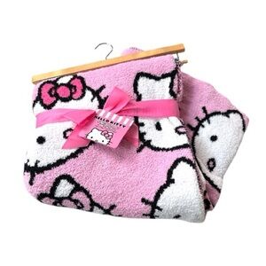 Hello Kitty Throw Blanket Pink, red, white
50x70 inches